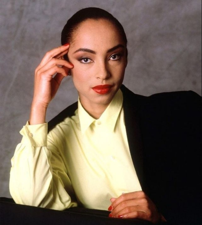30 fotos de un joven Sade Adu, uno de los cantantes británicos más exitosos de la historia 30 fotos de un joven Sade Adu, uno de los cantantes británicos más exitosos de la historia