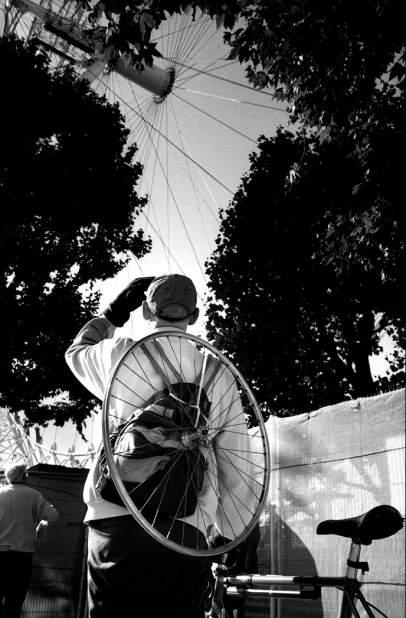 30 frames of street photography with perfect timing