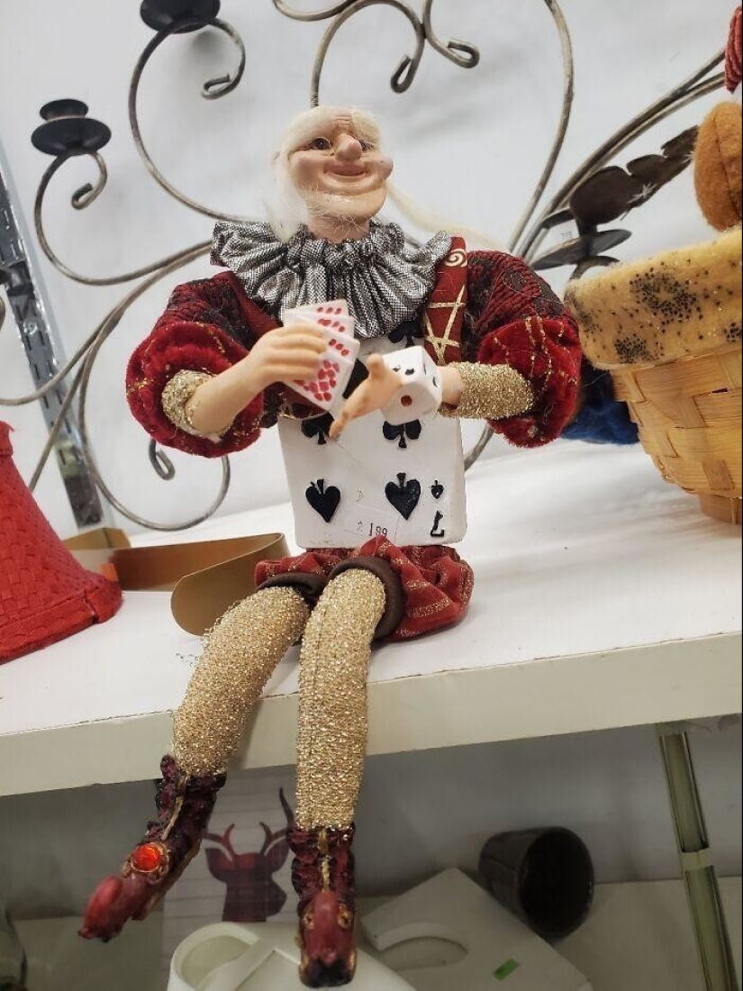 30 lindo, peculiar e inquietante que se encuentra en las tiendas de segunda mano