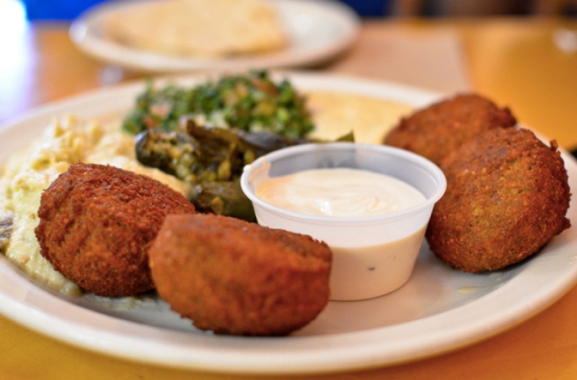 30 main national dishes from different countries of the world