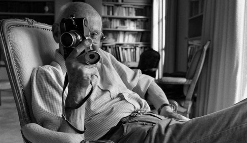 30 photographs by the great photographer Henri Cartier-Bresson