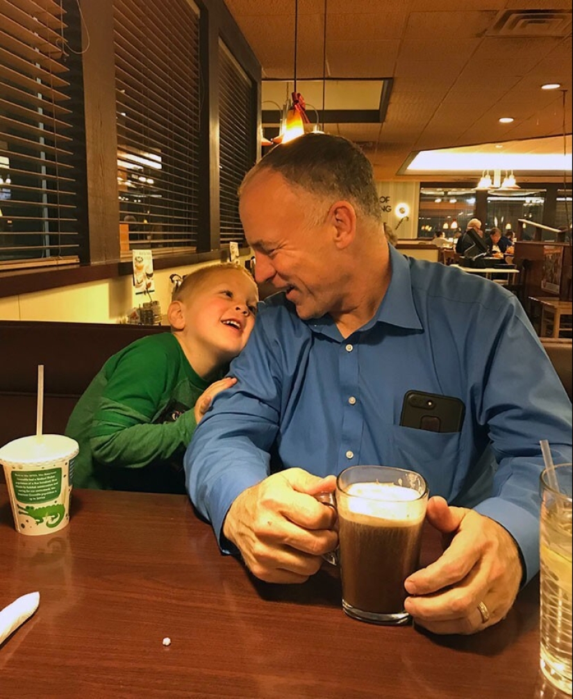 30 Photos Capturing the Power of a Father's Love and Devotion 30 Photos Capturing the Power of a Father's Love and Devotion
