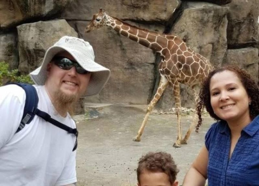 30 photos that prove why you shouldn't trust strangers to be a photographer