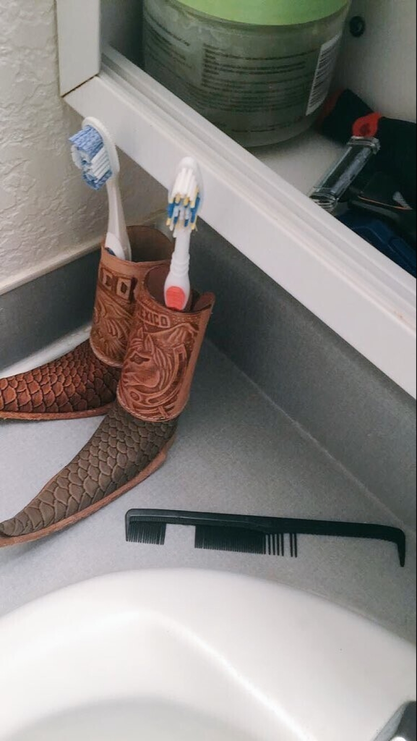 30 strange things that girls found in men's bathrooms and toilets 30 strange things that girls found in men's bathrooms and toilets