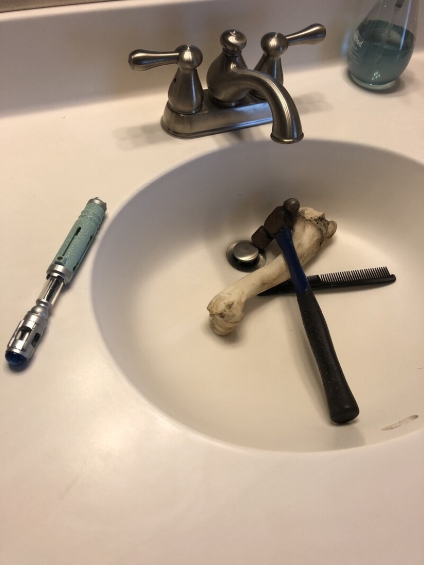 30 strange things that girls found in men's bathrooms and toilets 30 strange things that girls found in men's bathrooms and toilets