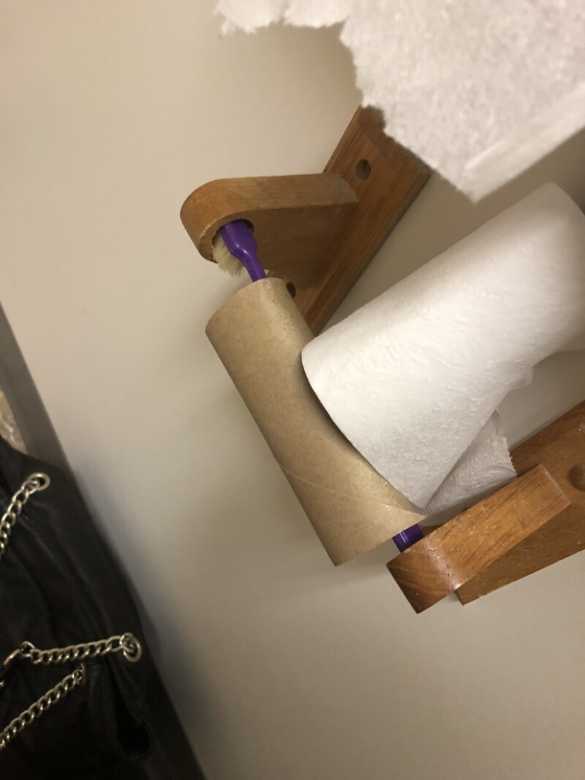 30 strange things that girls found in men's bathrooms and toilets 30 strange things that girls found in men's bathrooms and toilets