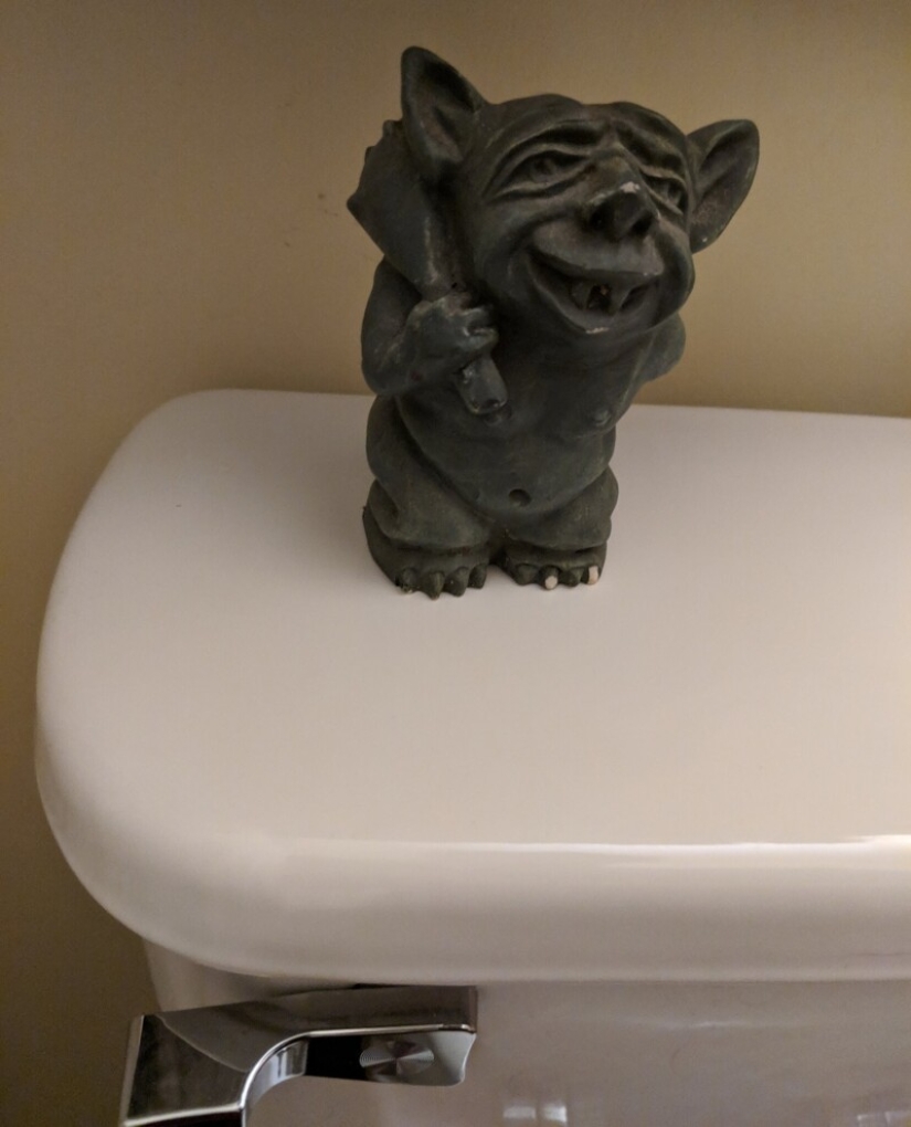 30 strange things that girls found in men's bathrooms and toilets 30 strange things that girls found in men's bathrooms and toilets