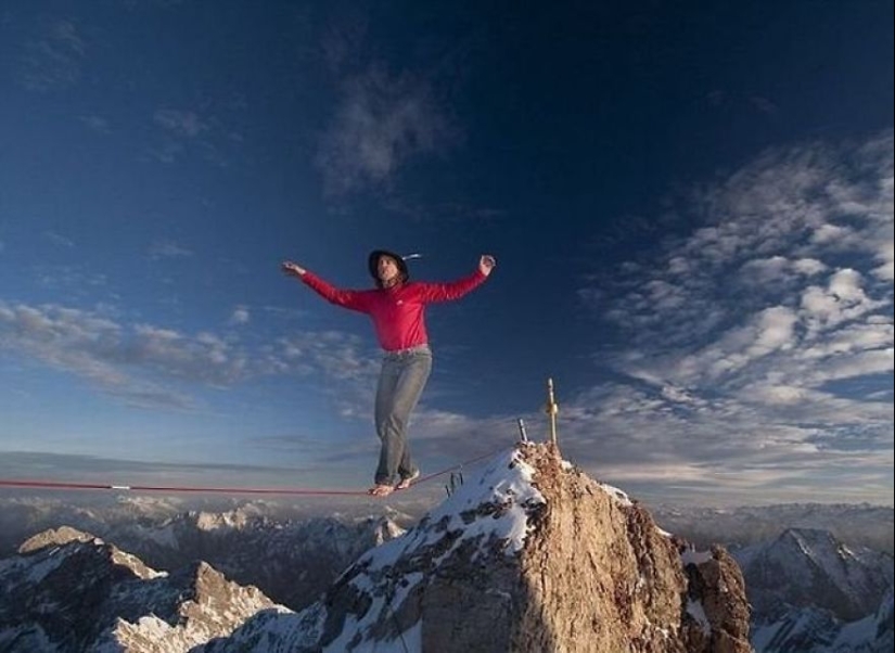 33 creepy pictures from the roof of the world