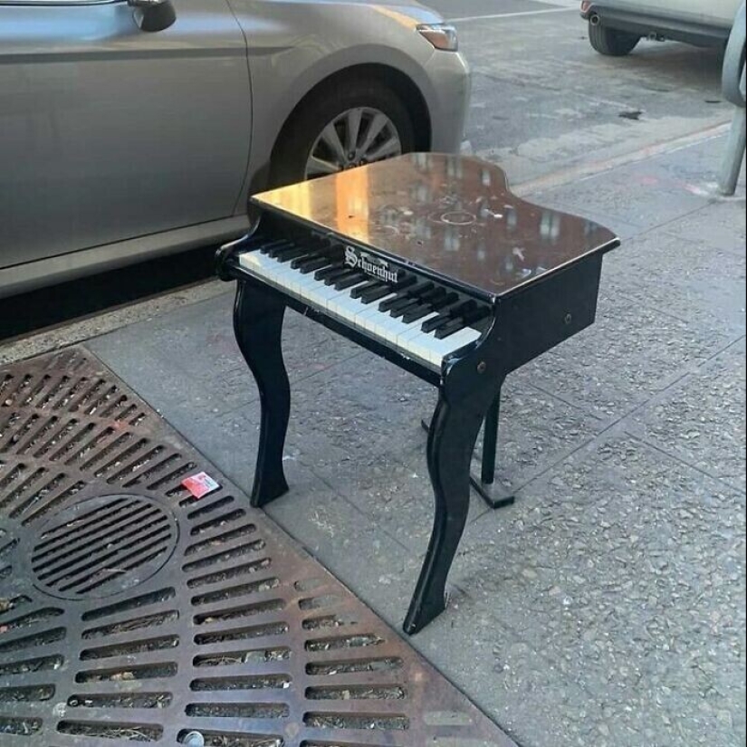35 gorgeous things that people considered trash and put on the streets of new York 35 gorgeous things that people considered trash and put on the streets of new York