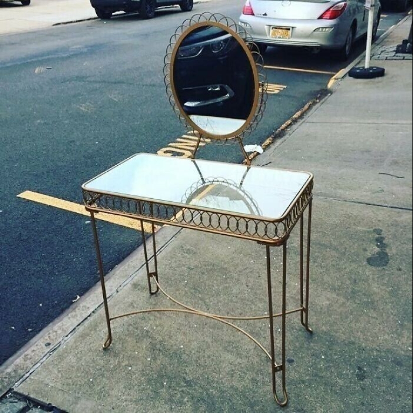 35 gorgeous things that people considered trash and put on the streets of new York 35 gorgeous things that people considered trash and put on the streets of new York