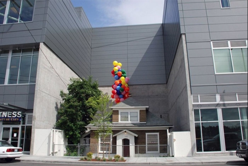 35 monuments to the perseverance of people who until recently refused to sell their home