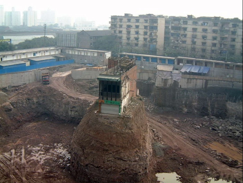 35 monuments to the perseverance of people who until recently refused to sell their home