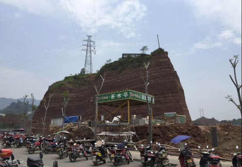 35 monuments to the perseverance of people who until recently refused to sell their home