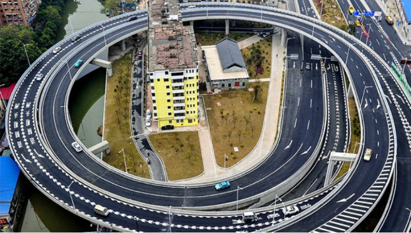 35 monuments to the perseverance of people who until recently refused to sell their home