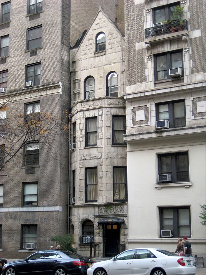 35 monuments to the perseverance of people who until recently refused to sell their home