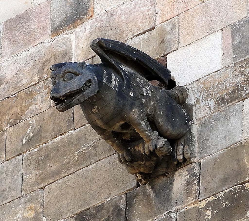 40 of the most outstanding gargoyles in the world