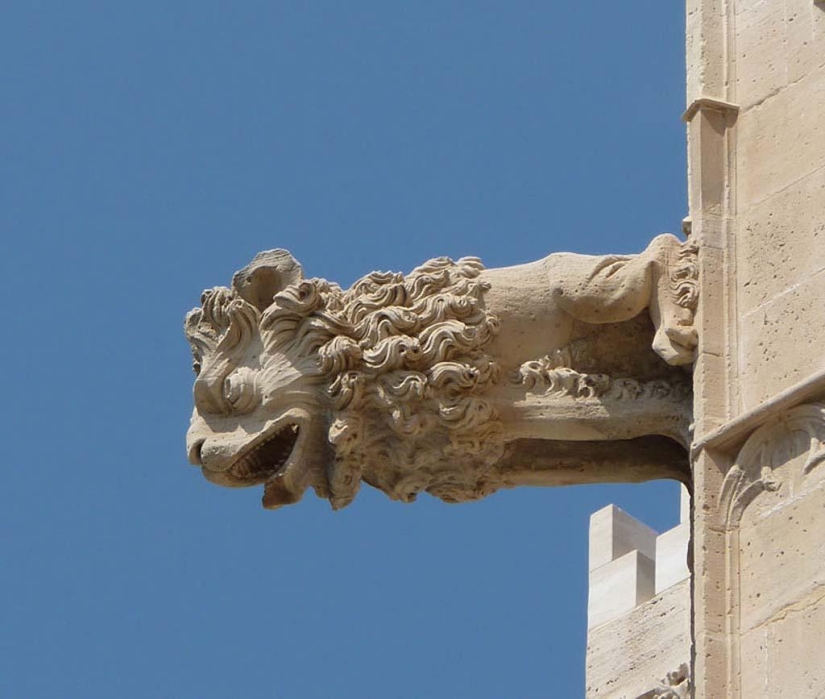 40 of the most outstanding gargoyles in the world