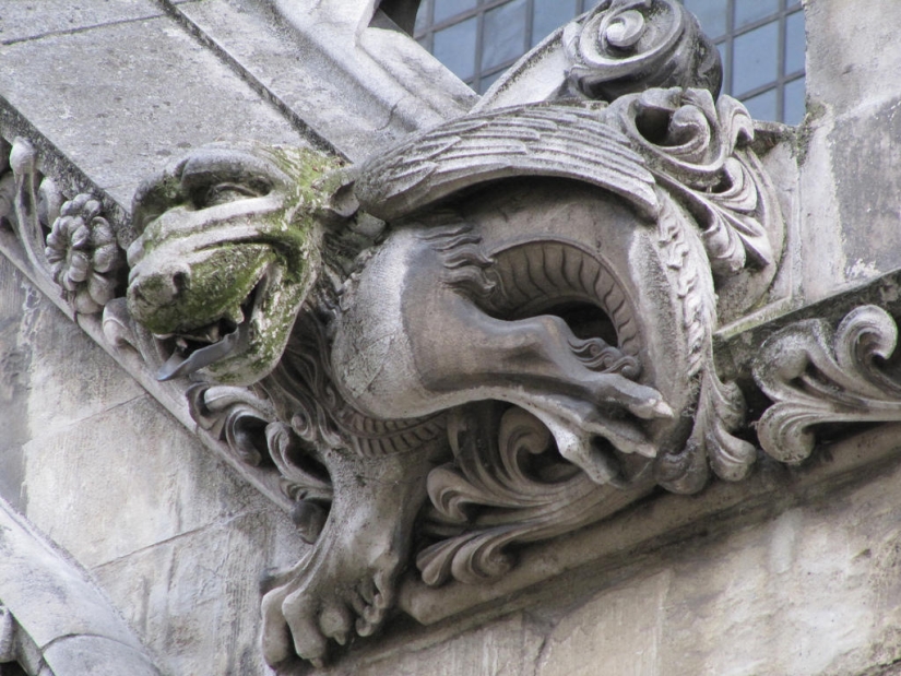 40 of the most outstanding gargoyles in the world