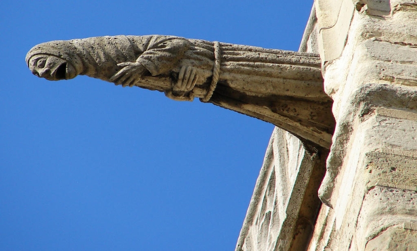 40 of the most outstanding gargoyles in the world