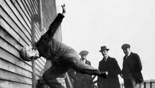 40 vintage photos showing how strange the world used to be