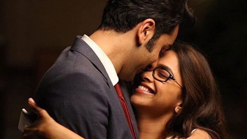 5 escenas de abrazos románticos de películas de Bollywood que puedes enviarle a tu pareja
