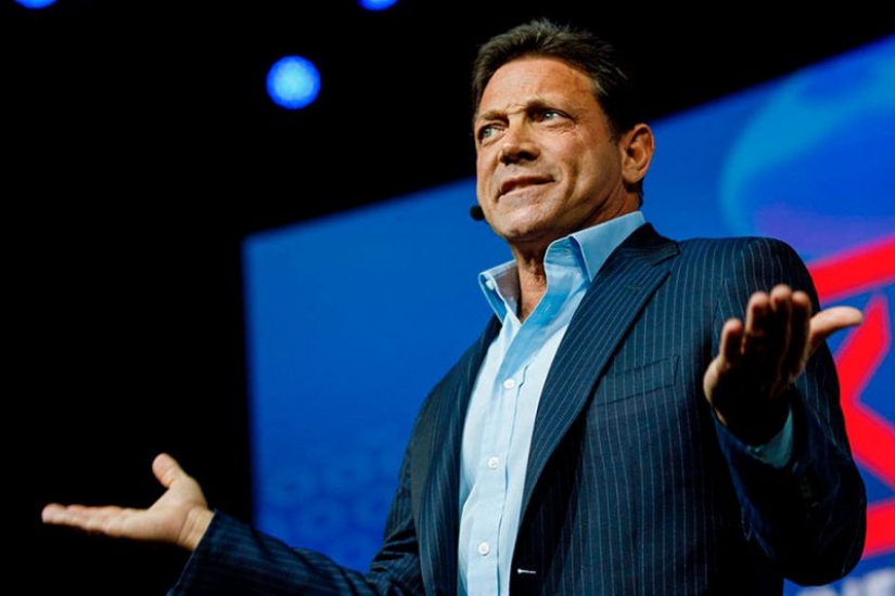 5 of the most famous con artists, whose lives made a movie 5 of the most famous con artists, whose lives made a movie