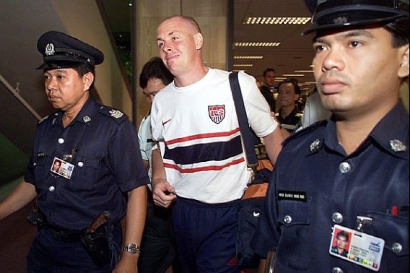 5 of the most famous con artists, whose lives made a movie 5 of the most famous con artists, whose lives made a movie