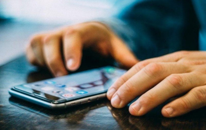 5 razones importantes para no llevar tu smartphone al baño 5 razones importantes para no llevar tu smartphone al baño