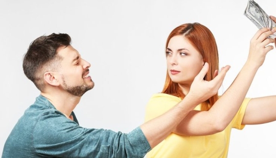 5 signs that a man has become a victim of financial abuse by his wife 5 signs that a man has become a victim of financial abuse by his wife