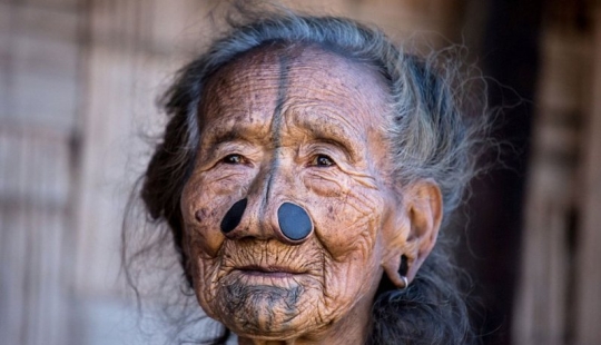 6 de las pruebas más crueles a las que acuden mujeres de diferentes países del mundo por el bien de la belleza