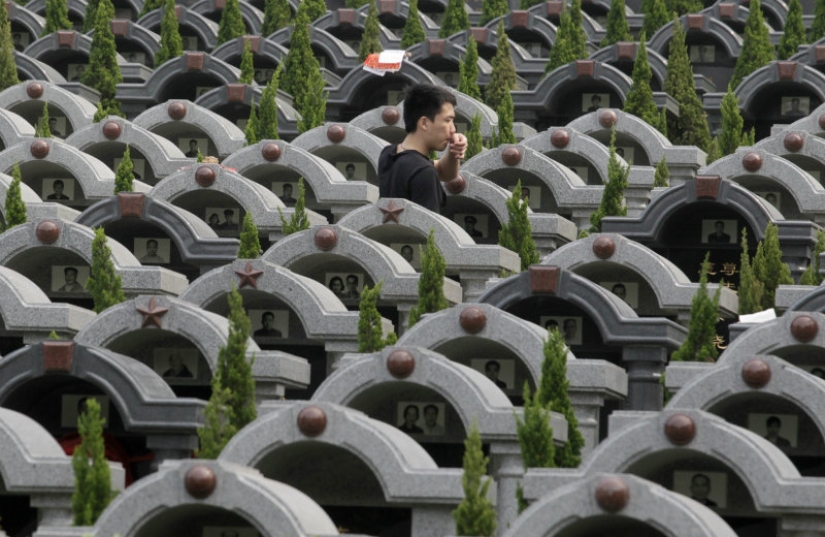 6 tristes hechos acerca de los funerales en China: el lugar en un millón, alquiler de tumbas y de moda para la cremación