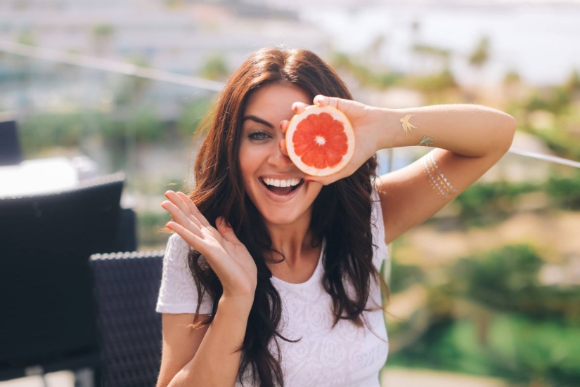 8 female Habits that attract Men