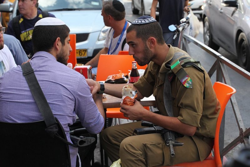 8 things strictly forbidden to IDF soldiers 8 things strictly forbidden to IDF soldiers