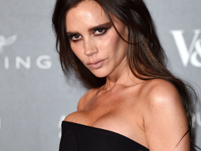 9 estrellas del espectáculo, que nunca sonrisa de Victoria Beckham a Keanu Reeves