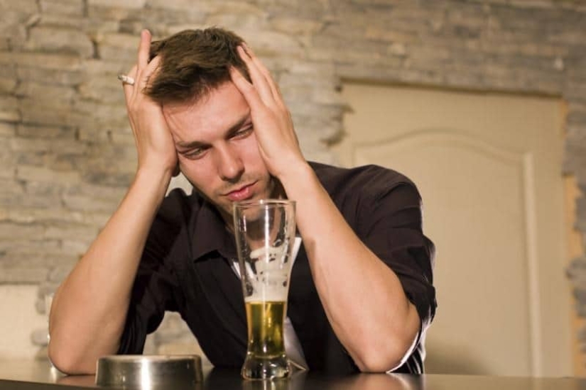 9 signs that a person close to you is an alcoholic 9 signs that a person close to you is an alcoholic