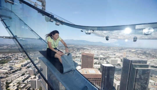 A glass slide on the tallest skyscraper in Los Angeles replaces the brave elevator