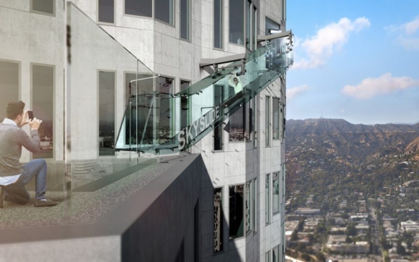 A glass slide on the tallest skyscraper in Los Angeles replaces the brave elevator A glass slide on the tallest skyscraper in Los Angeles replaces the brave elevator