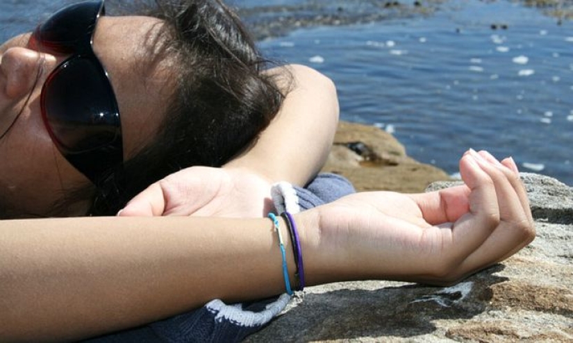 A hair scrunchie almost made a woman disabled