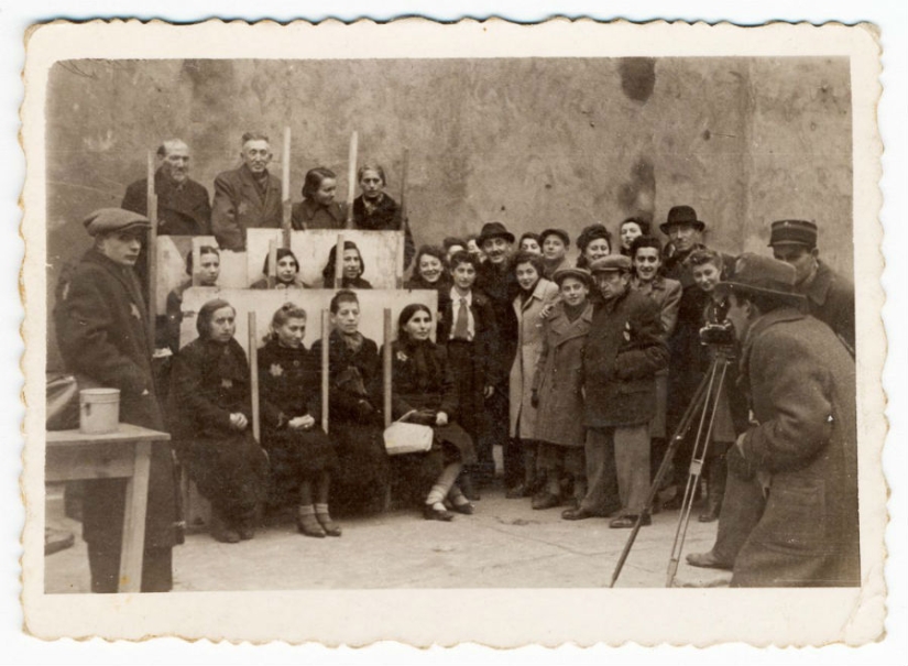 A Jewish photographer captured life in the ghetto in occupied Poland at his own risk.