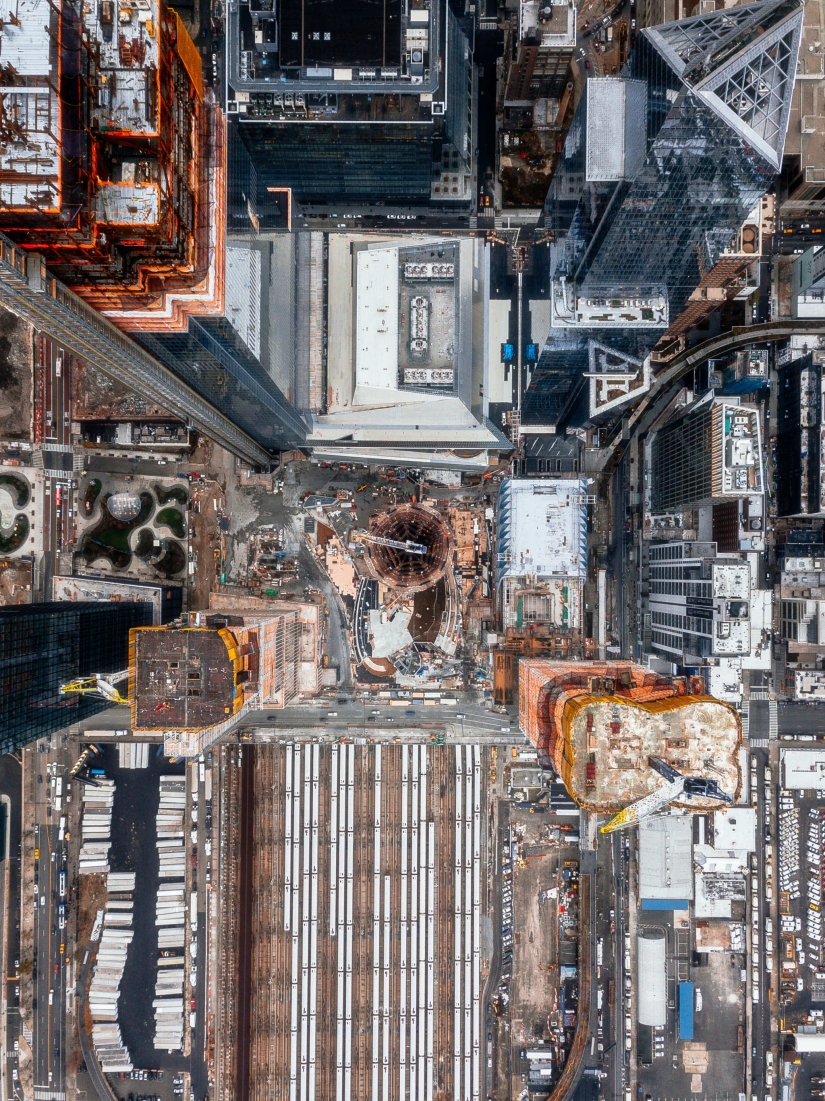A self-taught photographer takes pictures of New York from such an angle that his pictures make your head spin