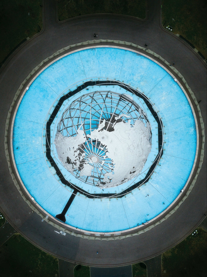 A self-taught photographer takes pictures of New York from such an angle that his pictures make your head spin