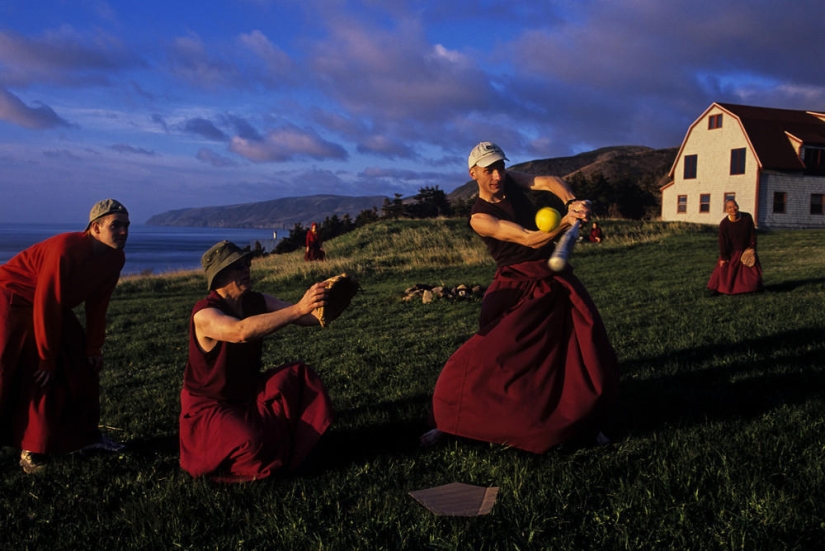 A series of photos of the legendary Steve McCurry "The Power of the game"