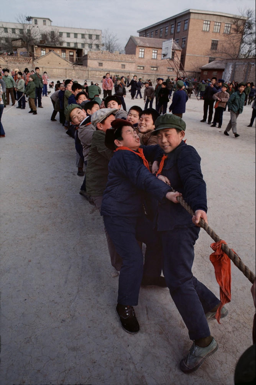 A series of photos of the legendary Steve McCurry "The Power of the game"