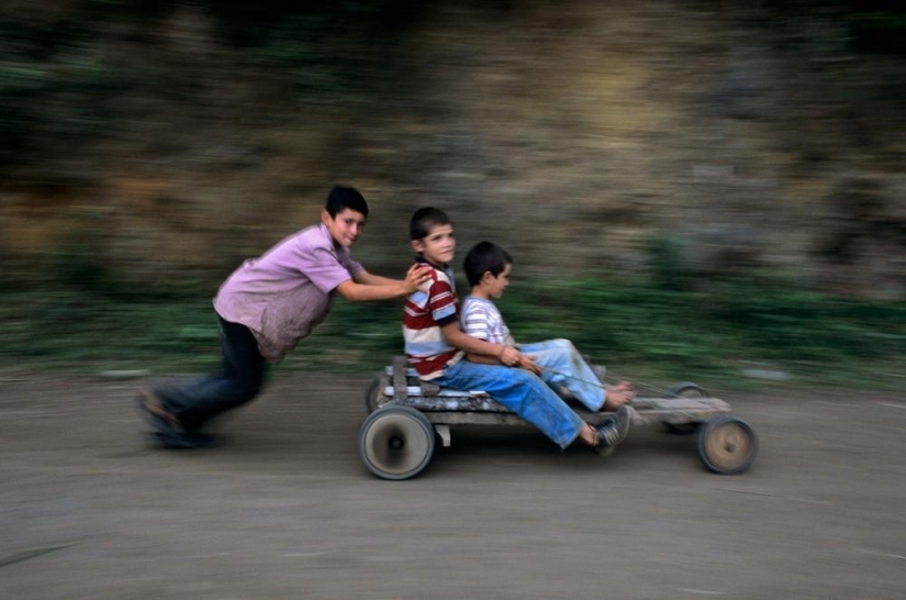 A series of photos of the legendary Steve McCurry "The Power of the game"