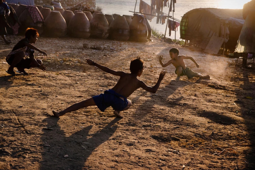 A series of photos of the legendary Steve McCurry "The Power of the game"