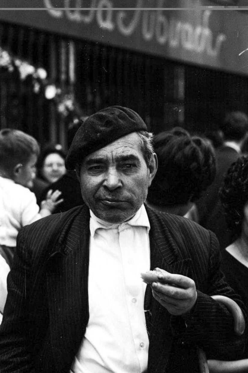 A tourist bought an envelope at a flea market, where he found negatives from an unknown genius A tourist bought an envelope at a flea market, where he found negatives from an unknown genius