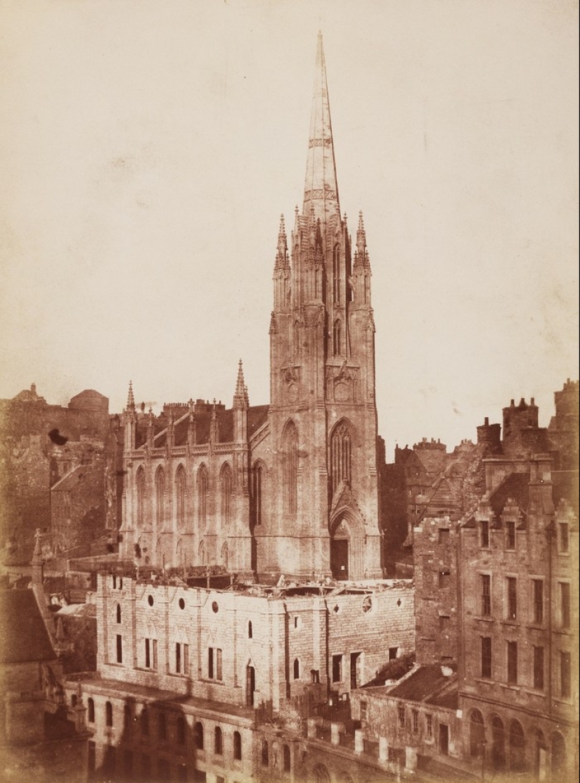 A window to the past: the first 30 photographs taken in 1839, John Herschel