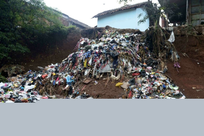Agua muerta: cómo se ve Chitarum: el río más sucio del planeta Agua muerta: cómo se ve Chitarum: el río más sucio del planeta