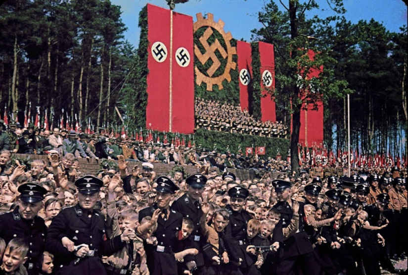 Alemania nazi en fotos a color de Hugo Jaeger, el fotógrafo personal de Hitler Alemania nazi en fotos a color de Hugo Jaeger, el fotógrafo personal de Hitler