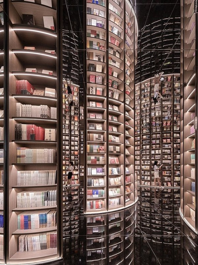 Almost like at Hogwarts: what does an "endless" bookstore look like in China Almost like at Hogwarts: what does an "endless" bookstore look like in China